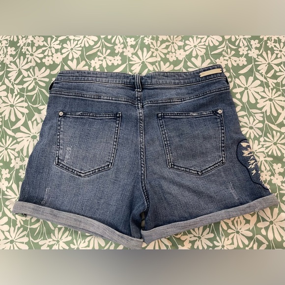 Anthropologie Pilcro embroidered with bead detailing Jean shorts size 30 - Picture 7 of 9